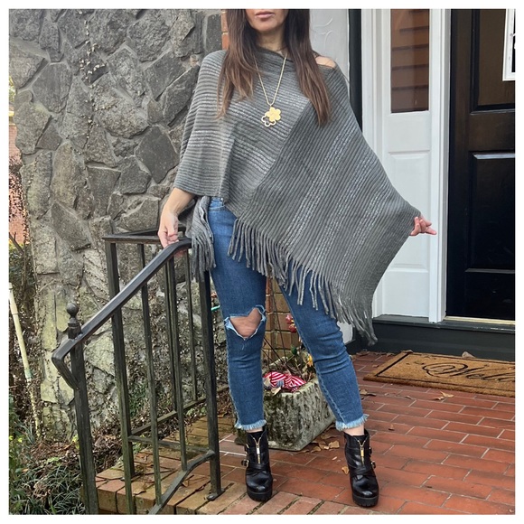 BOHO FABULOUS FRINGED PONCHOS - Picture 6 of 7
